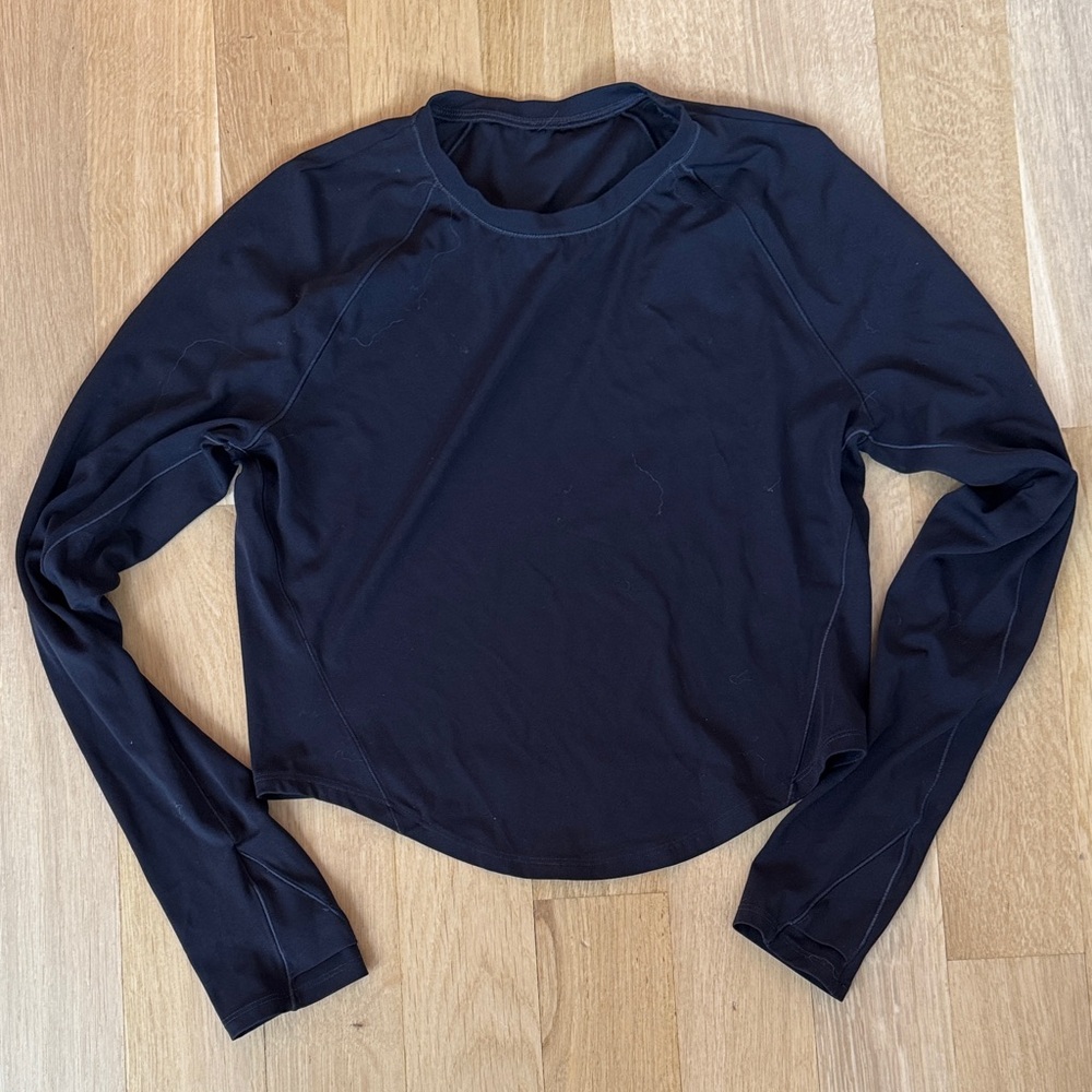 Women's Black Long-Sleeve Performance Tee